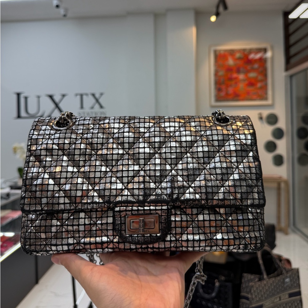 Chanel Mirror Reissue 2.55 Flap Bag in silver - Picture 10 of 11